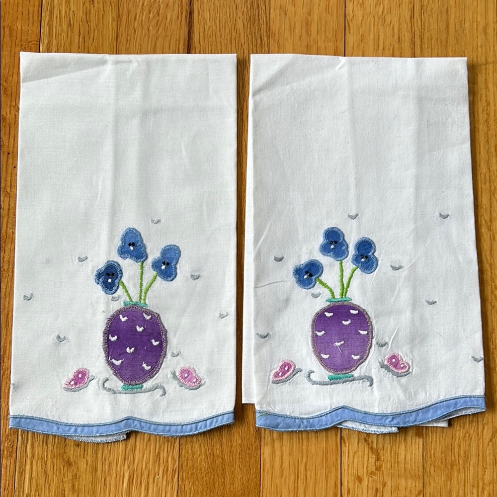 Vintage Lillian Vernon Embroidered 100% Cotton Hand Towels - like new condition